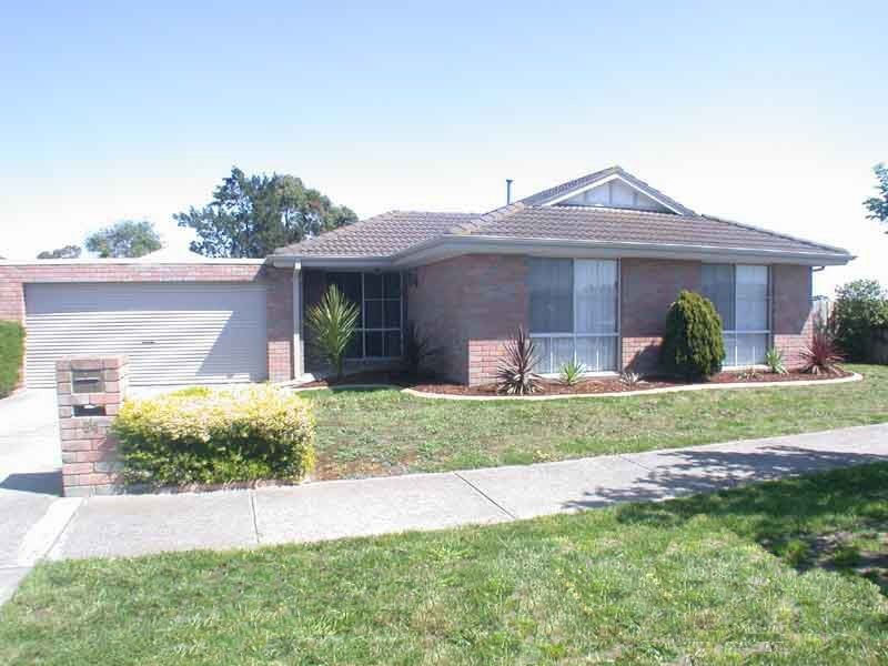 64 Hamilton Drive , Cranbourne North VIC 3977