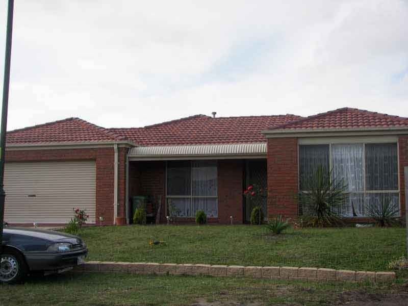 8  Armoy Close, Cranbourne VIC 3977