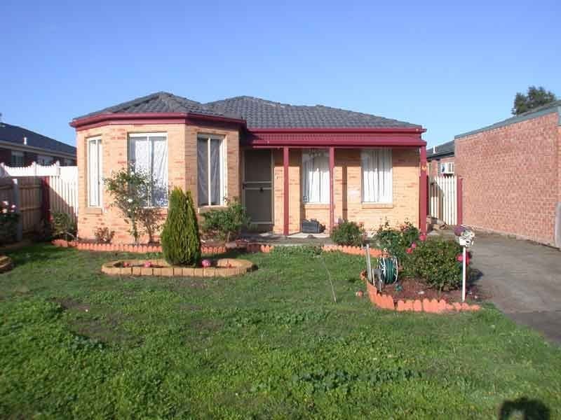 15  Charlotte Place, Cranbourne VIC 3977