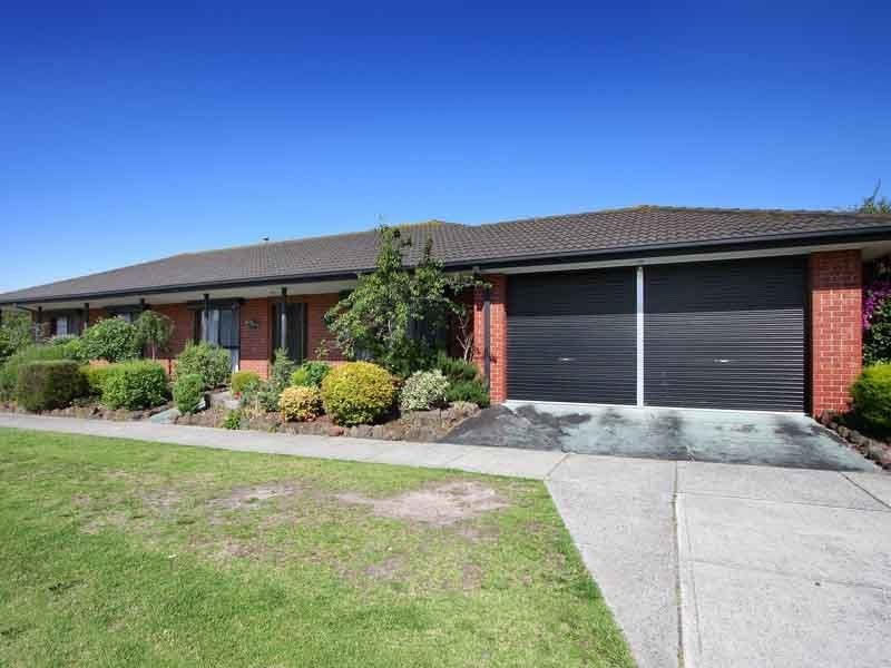 81 Courtenay Avenue, Cranbourne North VIC 3977