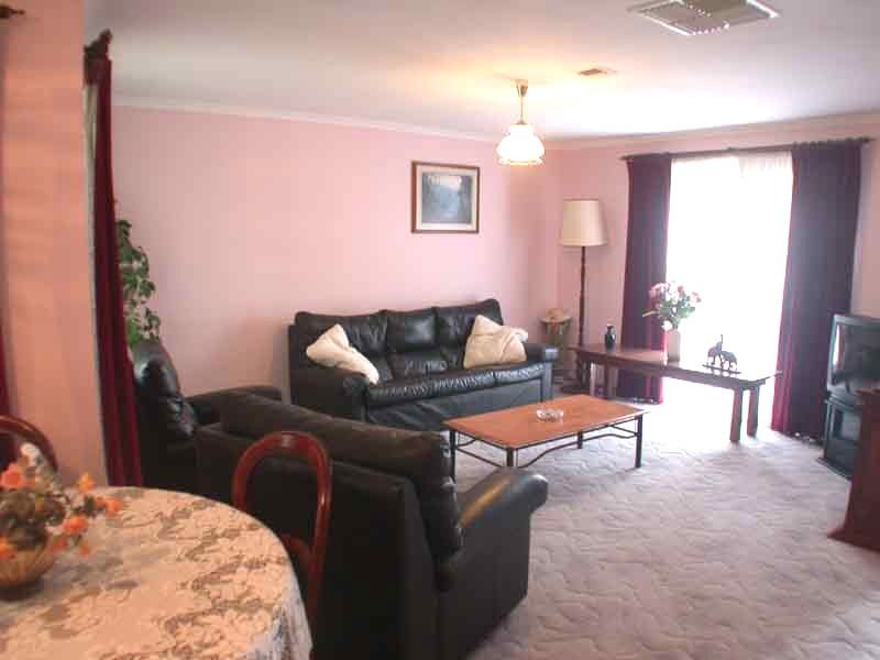 25 Strafford Avenue , Cranbourne VIC 3977