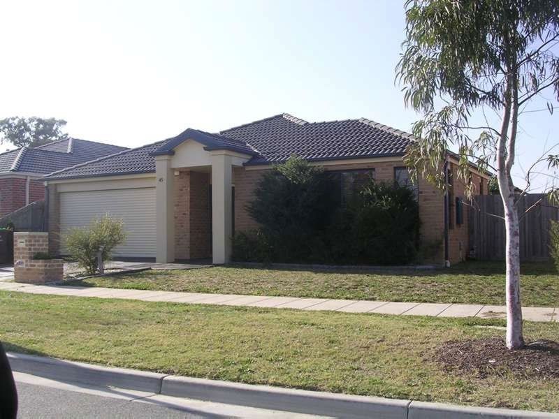 45 Henry Lawson Drive, Lynbrook VIC 3975