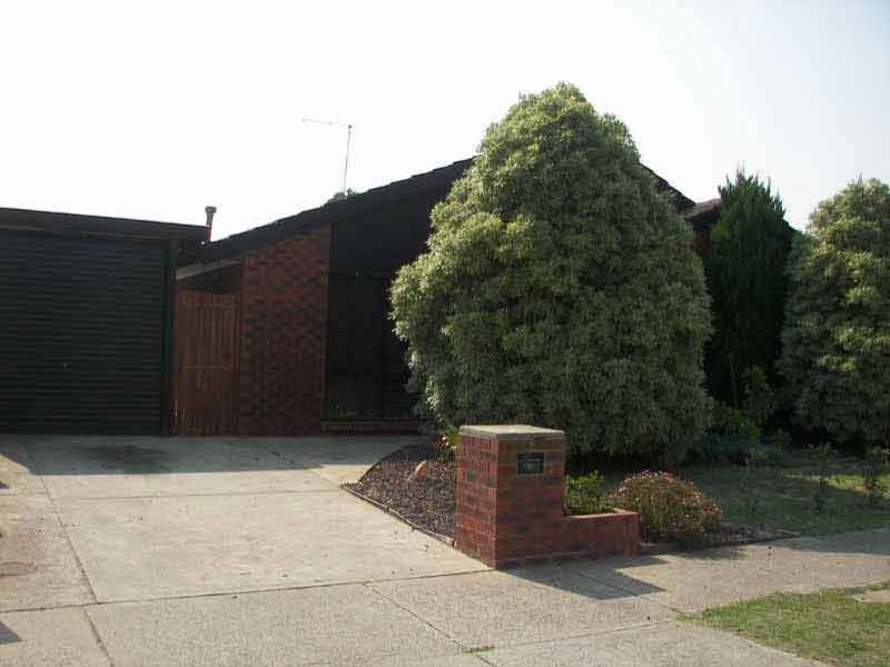 8 CONFERTA COURT, Cranbourne VIC 3977