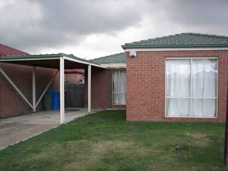 8 Parkside Mews, Cranbourne West VIC 3977