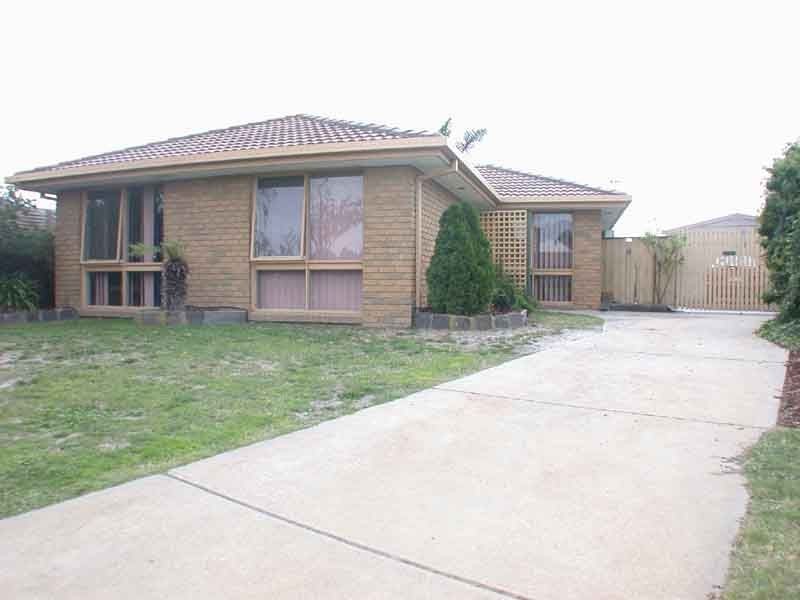 13 Fosters Court, Cranbourne North VIC 3977