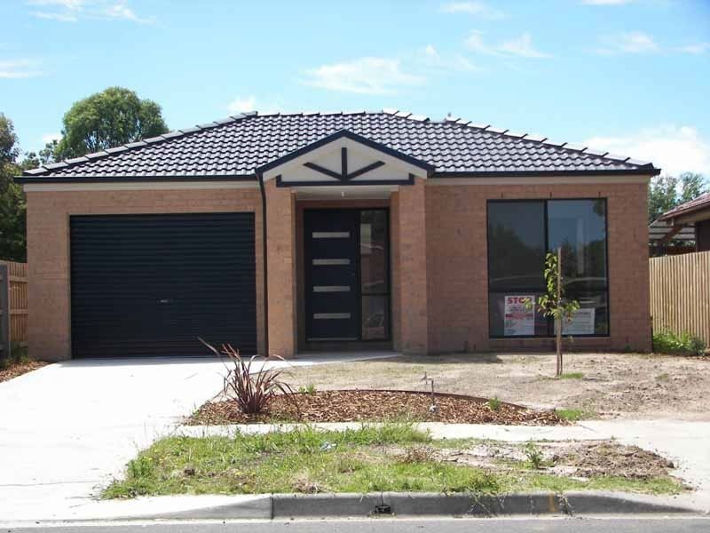 10 Gray Street, Cranbourne North VIC 3977