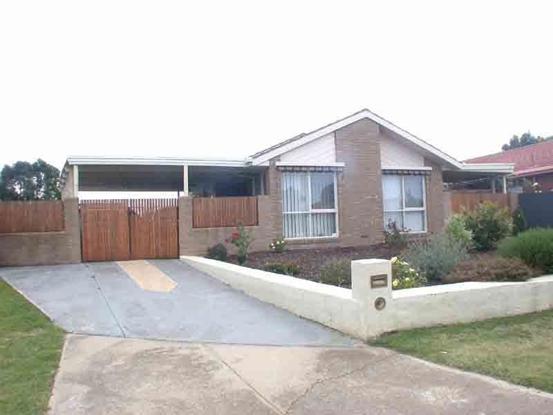 13 Rebecca Court, Cranbourne North VIC 3977