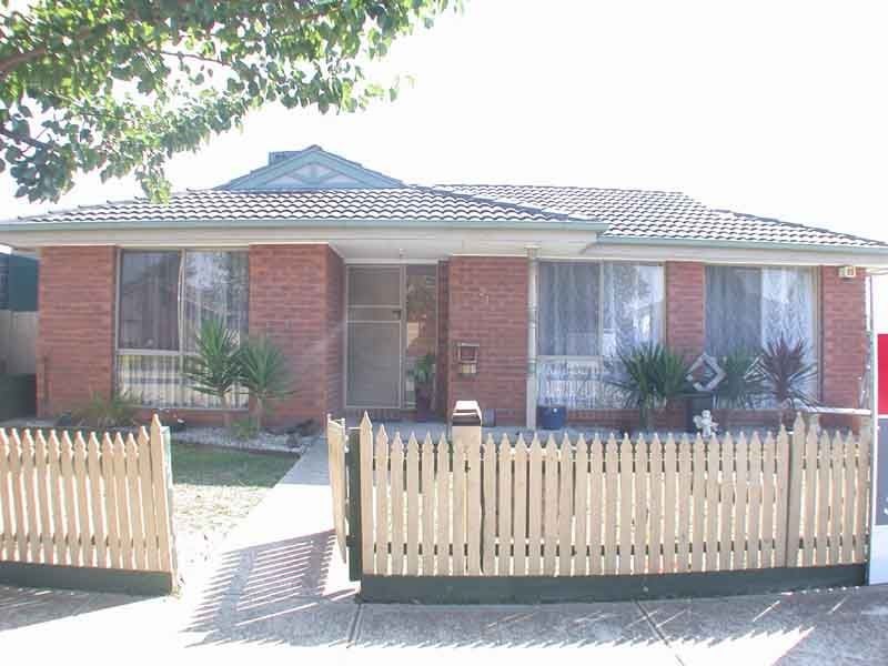 21 Bates Street, Cranbourne VIC 3977