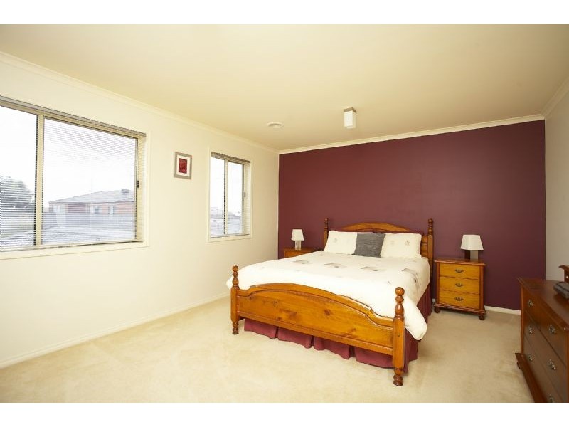 10 Sunningdale Crescent, Cranbourne VIC 3977