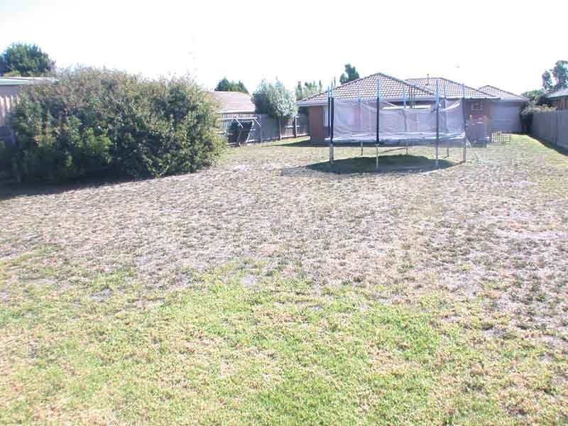 6 Maureen Close, Cranbourne West VIC 3977