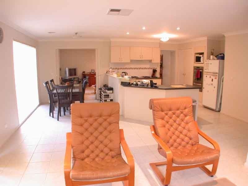 1 Greenock Crescent, Cranbourne East VIC 3977