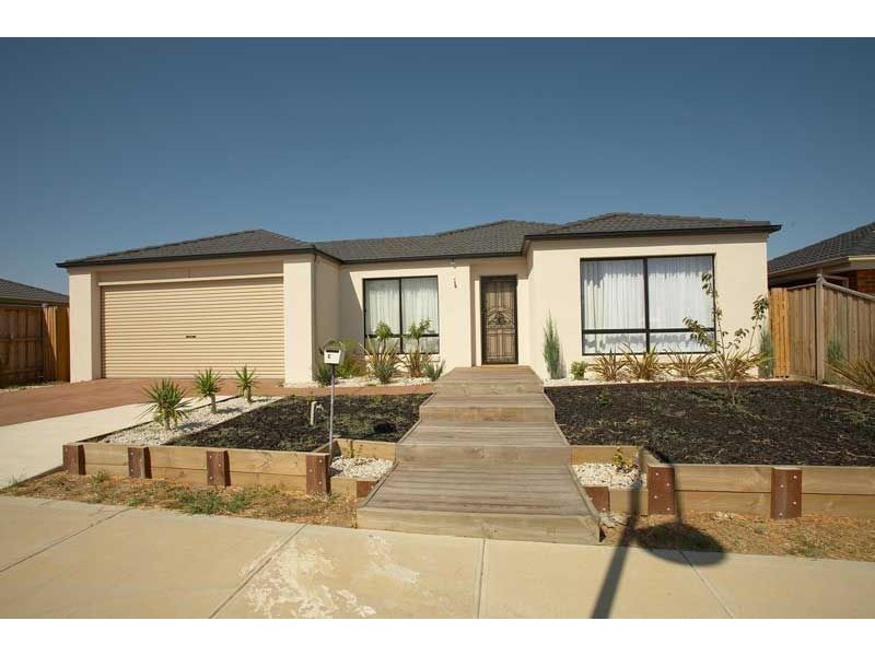 3 Ogle Way, Cranbourne North VIC 3977