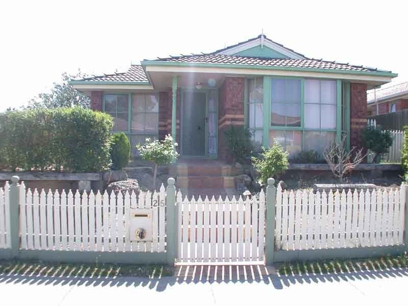 25 Hamilton Drive, Cranbourne North VIC 3977