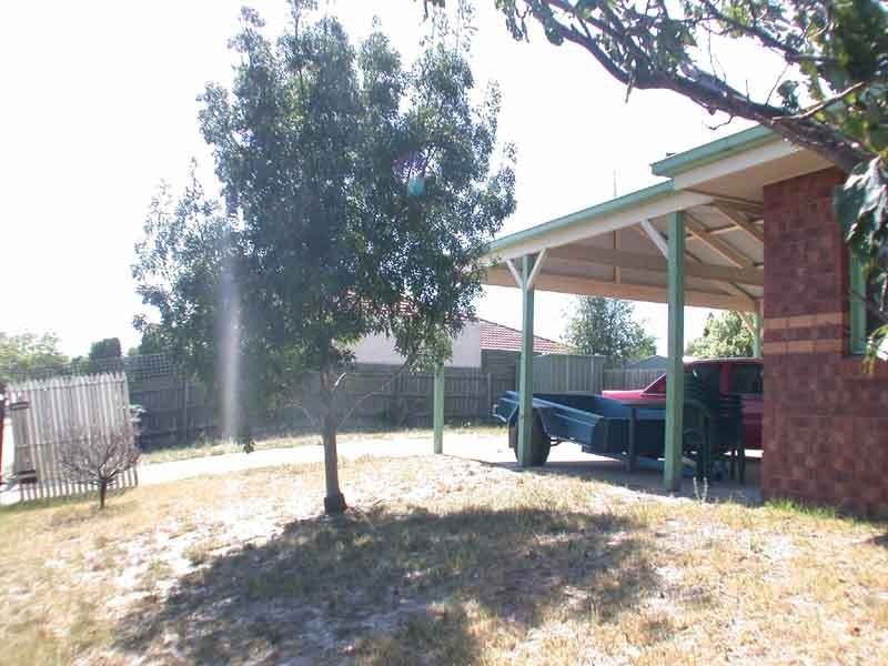 25 Hamilton Drive, Cranbourne North VIC 3977