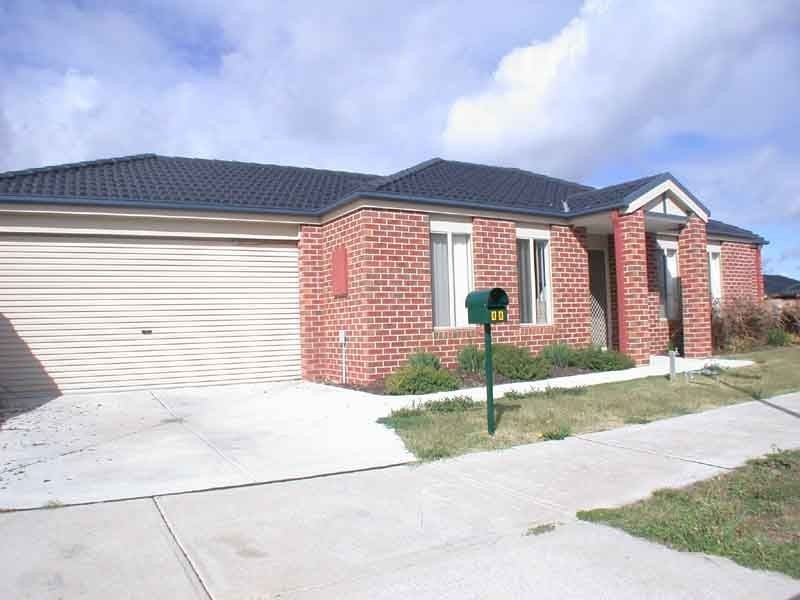 4A Taplan Crescent, Cranbourne VIC 3977