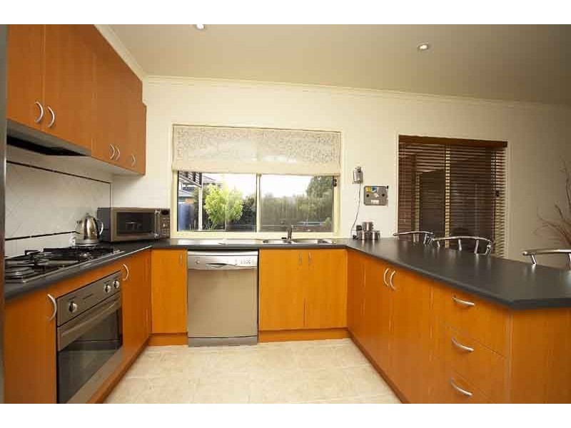 10 Sunningdale Crescent , Cranbourne VIC 3977