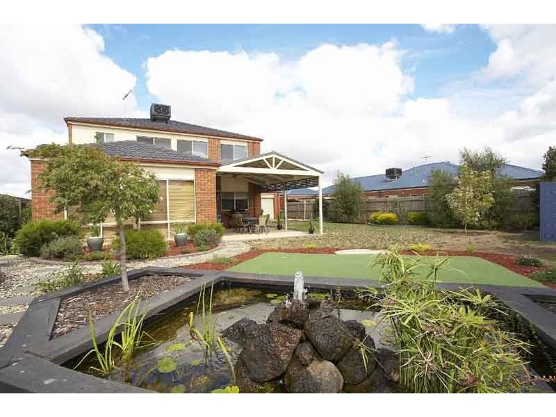 10 Sunningdale Crescent , Cranbourne VIC 3977