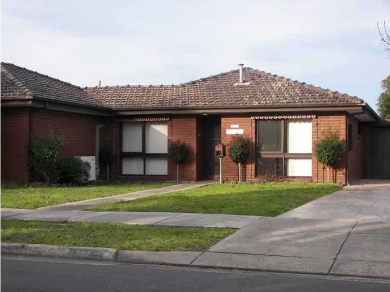 2/2 Alexander Street, Cranbourne VIC 3977