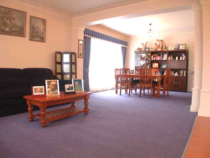 11 Elk Turn, Cranbourne VIC 3977