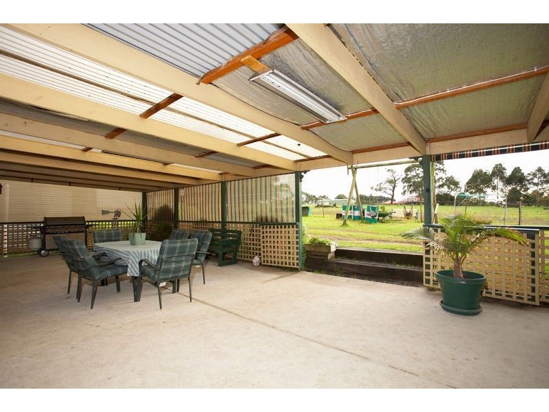 5 Tuckers Road, Cranbourne VIC 3977