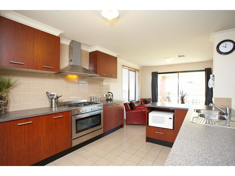 31 Melington Drive, Lyndhurst VIC 3975