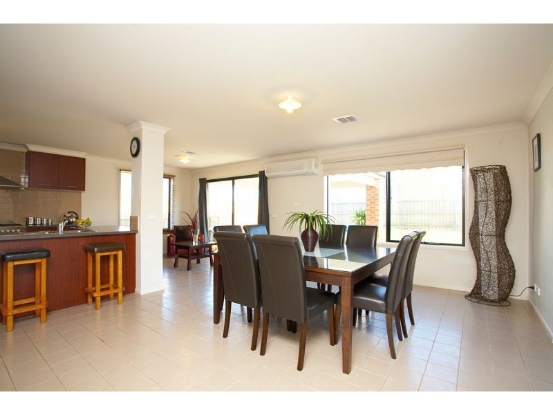 31 Melington Drive, Lyndhurst VIC 3975