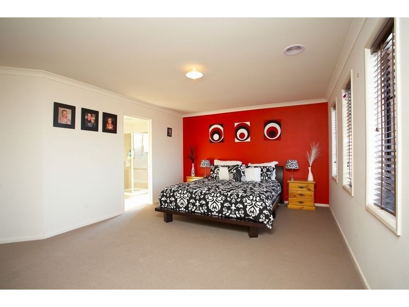 31 Melington Drive, Lyndhurst VIC 3975