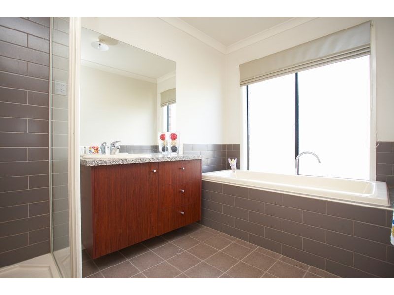 31 Melington Drive, Lyndhurst VIC 3975