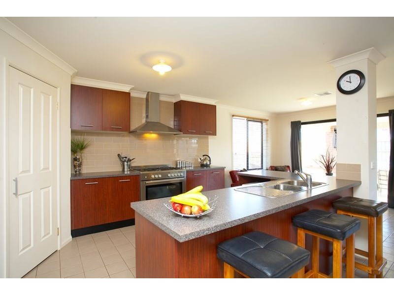 31 Melington Drive, Lyndhurst VIC 3975