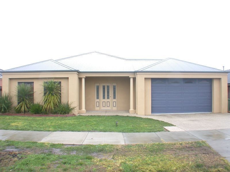 13 Parkstone Vista, Cranbourne VIC 3977