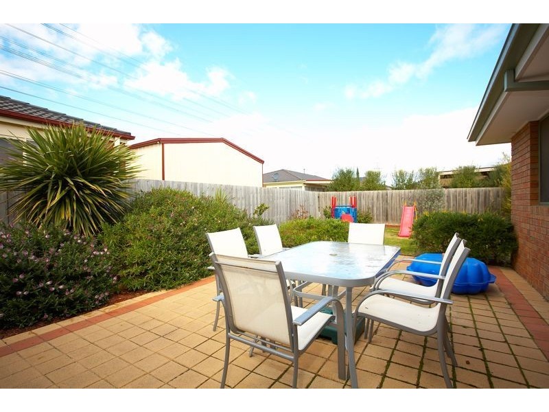 11 Helmsdale Court, Cranbourne VIC 3977
