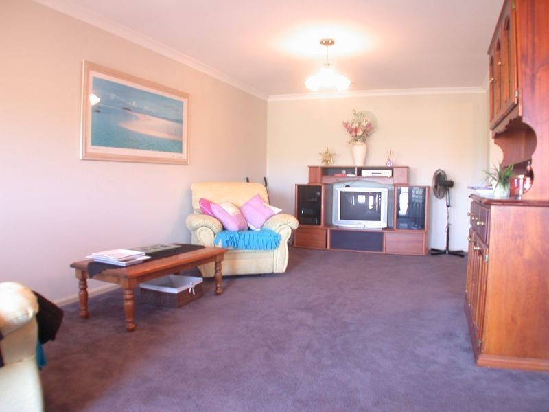 102 Cherryhills Drive, Cranbourne VIC 3977