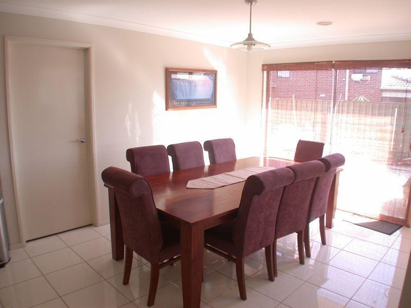 102 Cherryhills Drive, Cranbourne VIC 3977