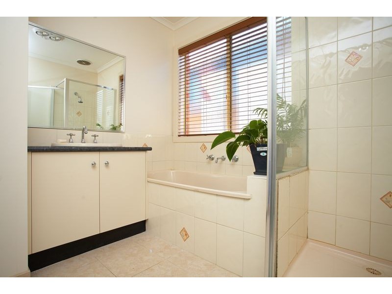 12 Fishburn Place, Cranbourne VIC 3977