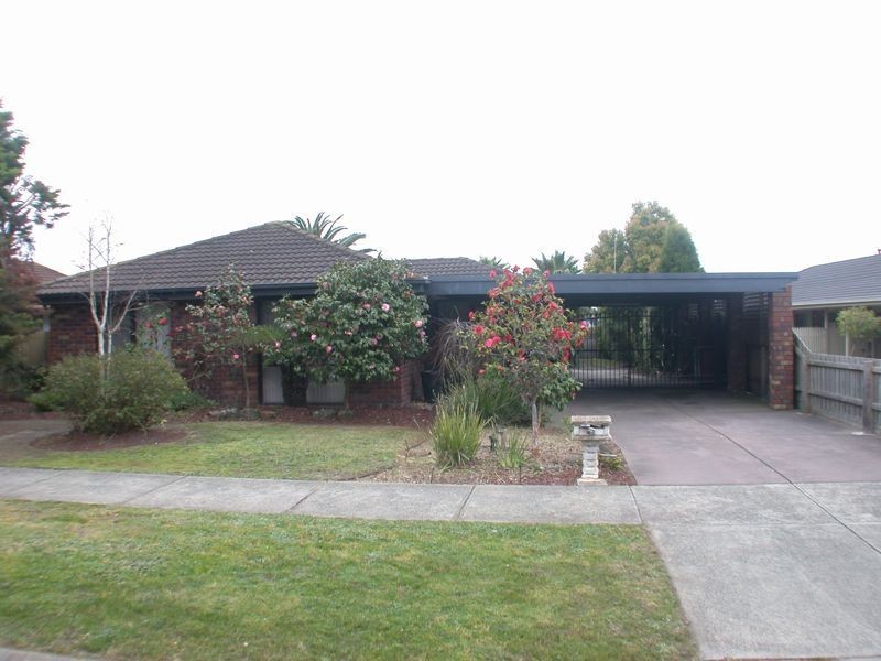 42 Marylyn Place, Cranbourne North VIC 3977