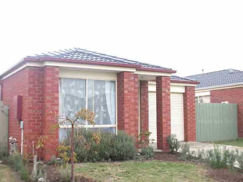 14 Houndsforth Street, Cranbourne East VIC 3977