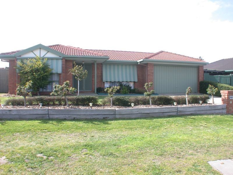 4 Coriyule Court, Cranbourne North VIC 3977