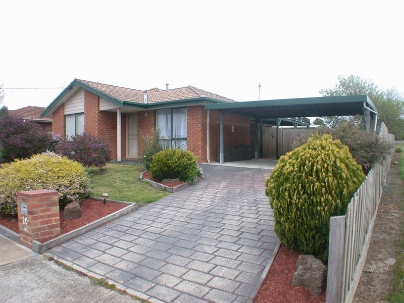 20 Navarre Drive, Cranbourne VIC 3977