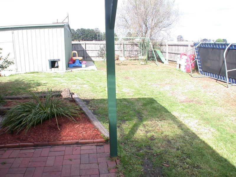 20 Navarre Drive, Cranbourne VIC 3977