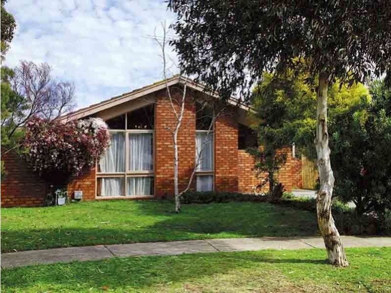 5 Bass Court, Cranbourne North VIC 3977