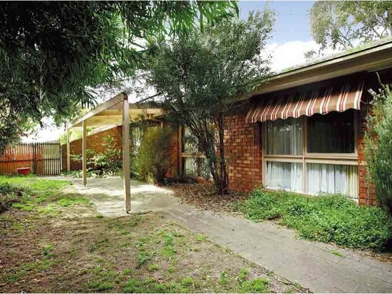 5 Bass Court, Cranbourne North VIC 3977