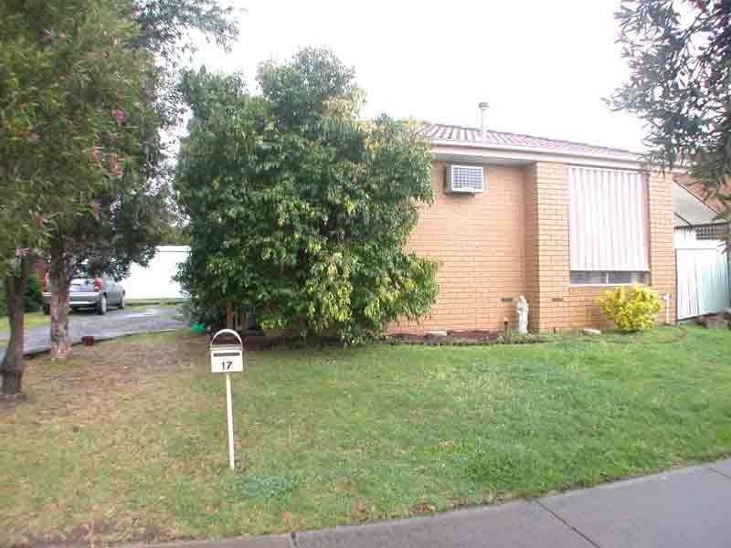 17 Terrence Drive, Cranbourne North VIC 3977