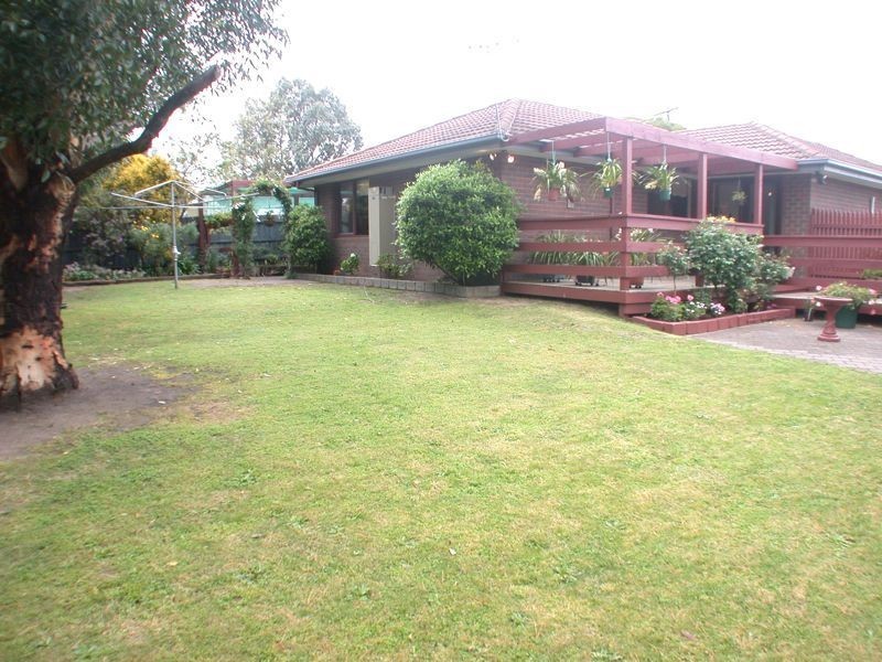 5 Miles Court, Cranbourne VIC 3977