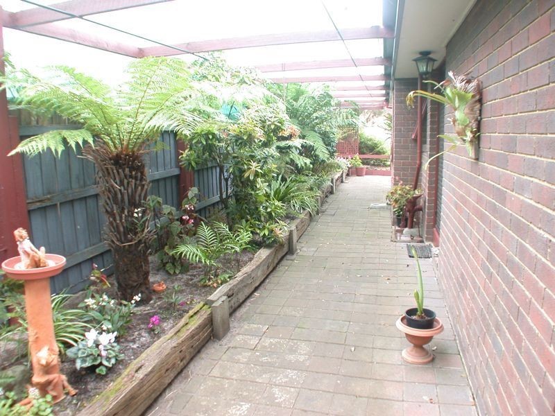 5 Miles Court, Cranbourne VIC 3977