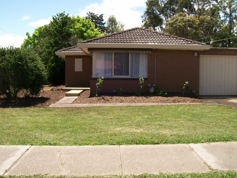 1/2 Canterbury Street, Cranbourne VIC 3977