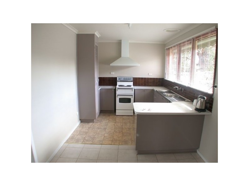 1/2 Canterbury Street, Cranbourne VIC 3977