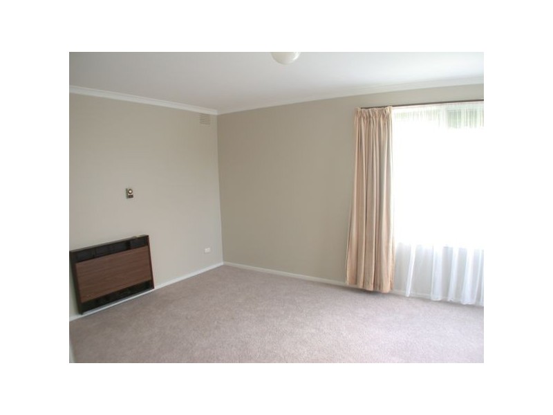 1/2 Canterbury Street, Cranbourne VIC 3977