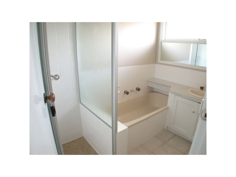 1/2 Canterbury Street, Cranbourne VIC 3977