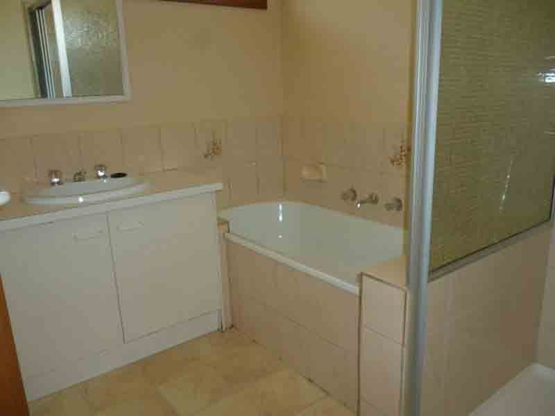 20 Josephine Avenue, Cranbourne North VIC 3977