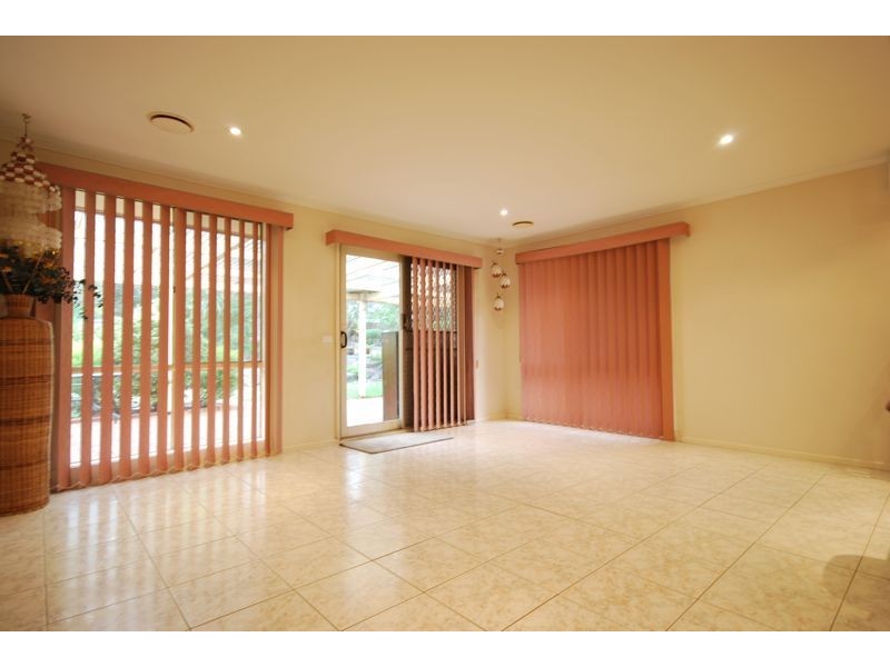 7 Grandeur Court, Cranbourne VIC 3977